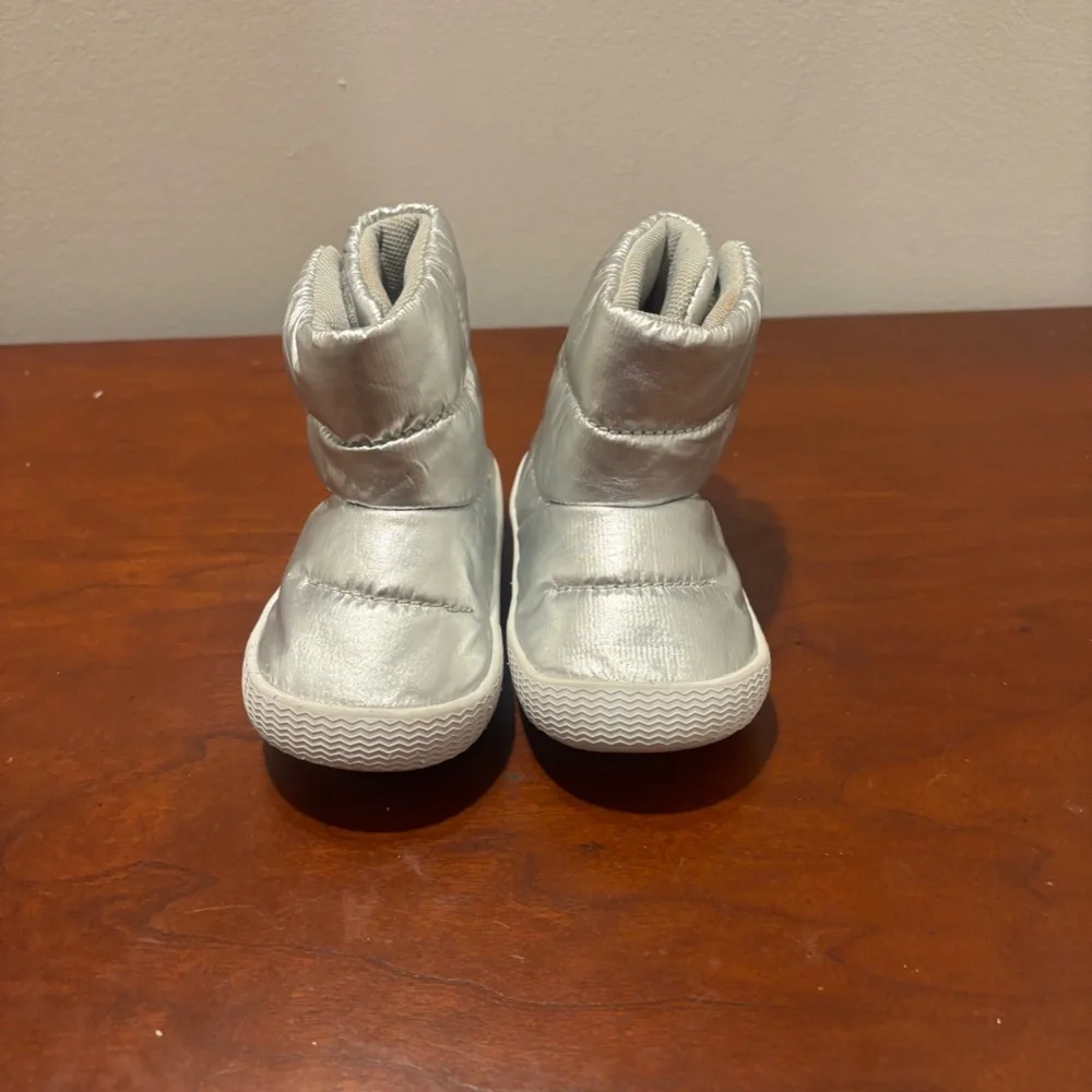 Native Shoes Chamonix Baby Boots in Silver Baby size 4